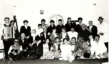 Zespół Teatralny w sztuce Gość Oczekiwany - Zofii Kossak – Szczuckiej – maj 1988 rok, foto A. Iwański
